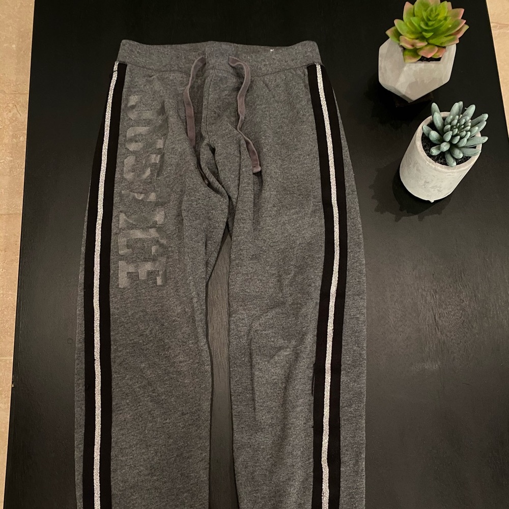 Justice sweat pants 👖.